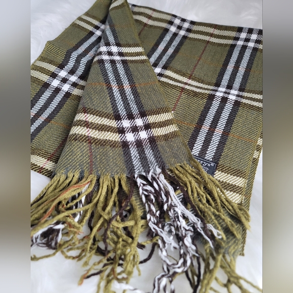 Authentic Burberry 100% Lampswool scarf - Picture 7 of 7